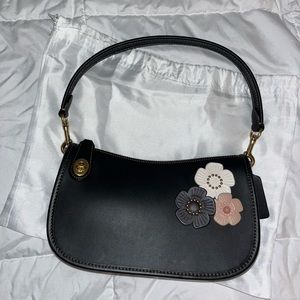 COACH swinger shoulder bag